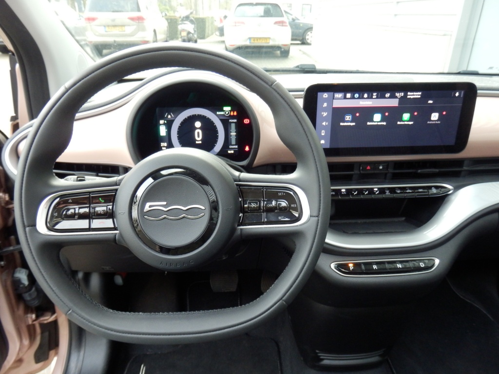 42758708-7.jpg