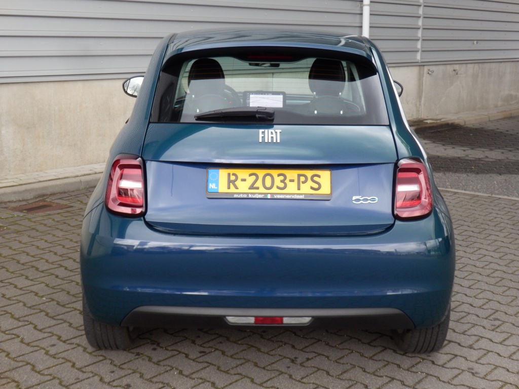 43163296-4.jpg