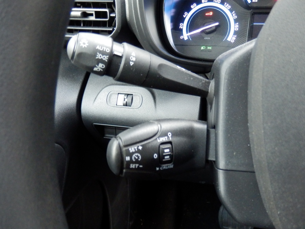 43267046-12.jpg