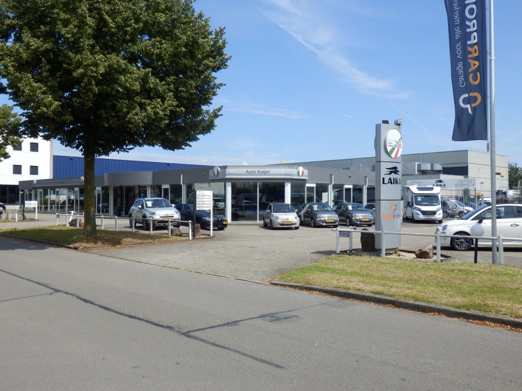 43267046-26.jpg