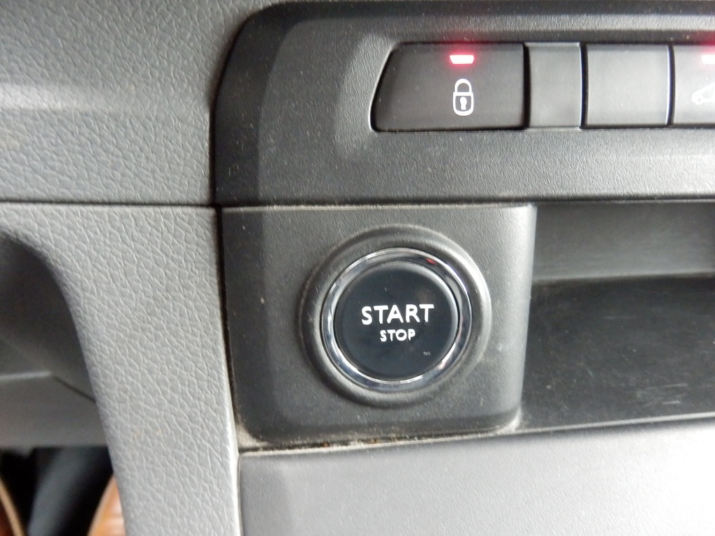 43819254-15.jpg