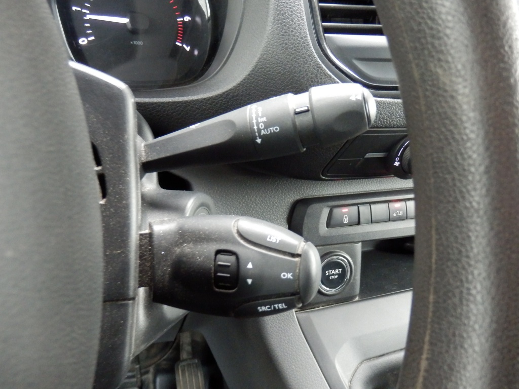 43819254-9.jpg