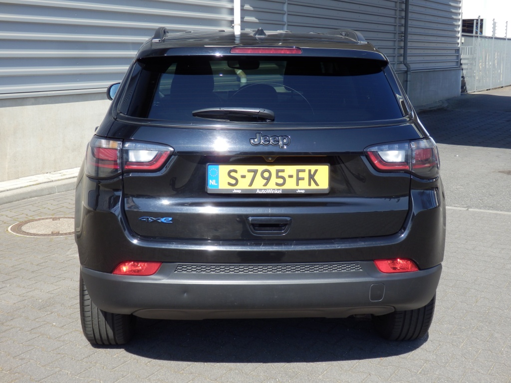 44214357-3.jpg