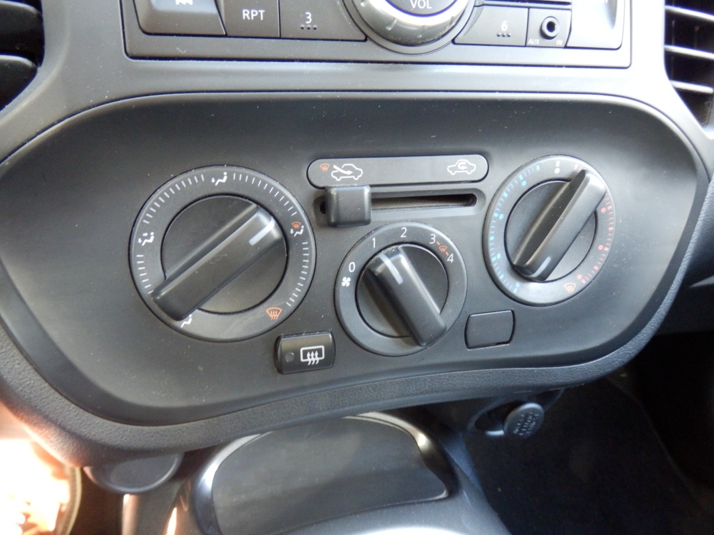 47890852-16.jpg