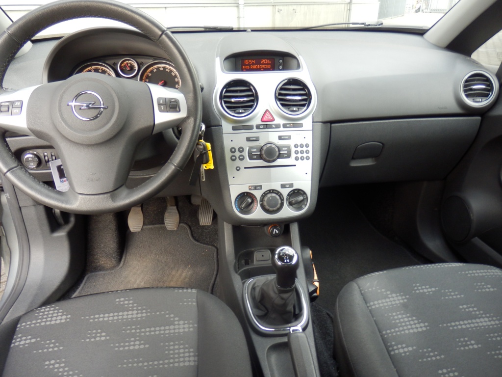 47973497-9.jpg