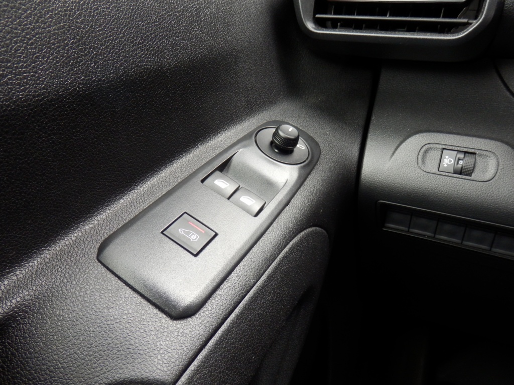 48377438-13.jpg