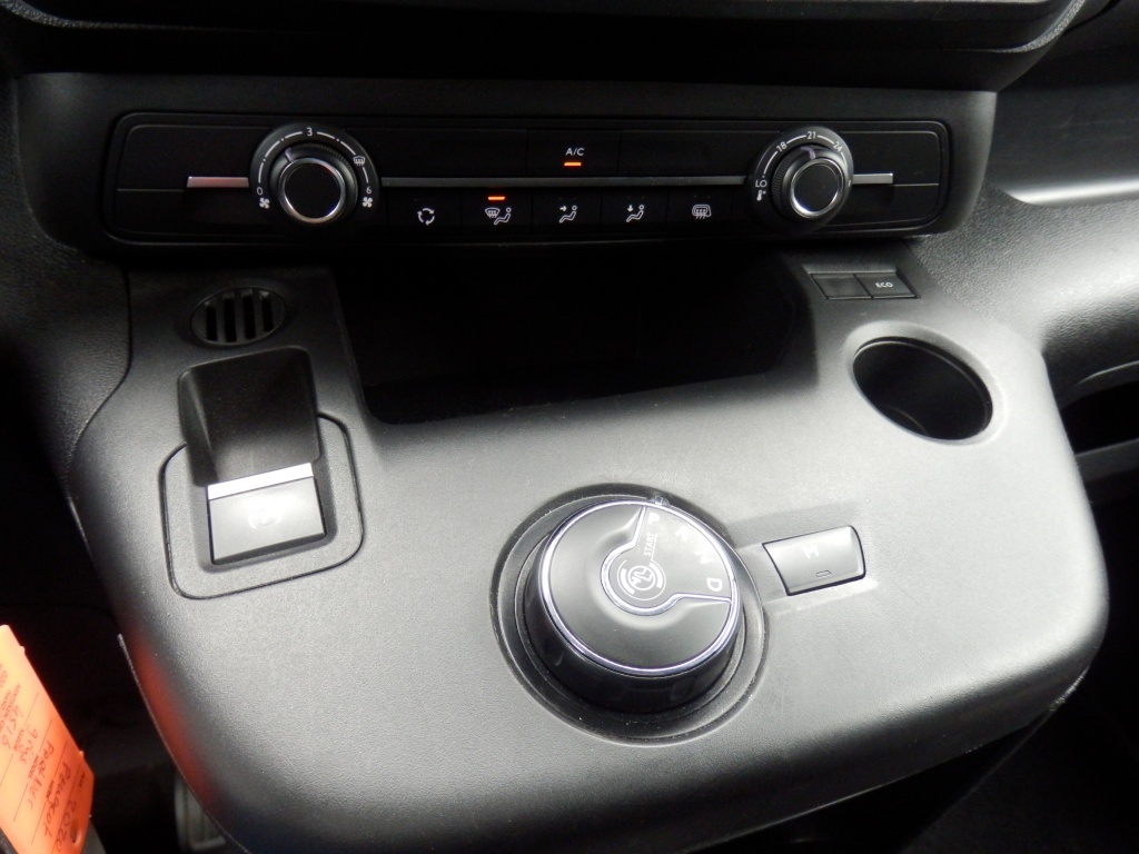 48377438-16.jpg