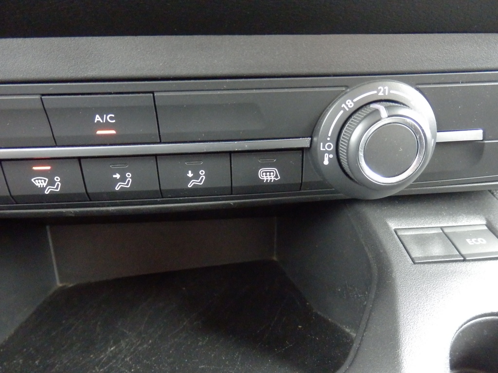 48377438-17.jpg