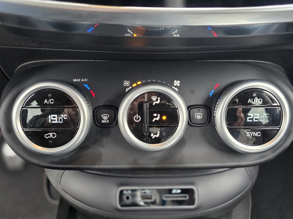 53067752-15.jpg