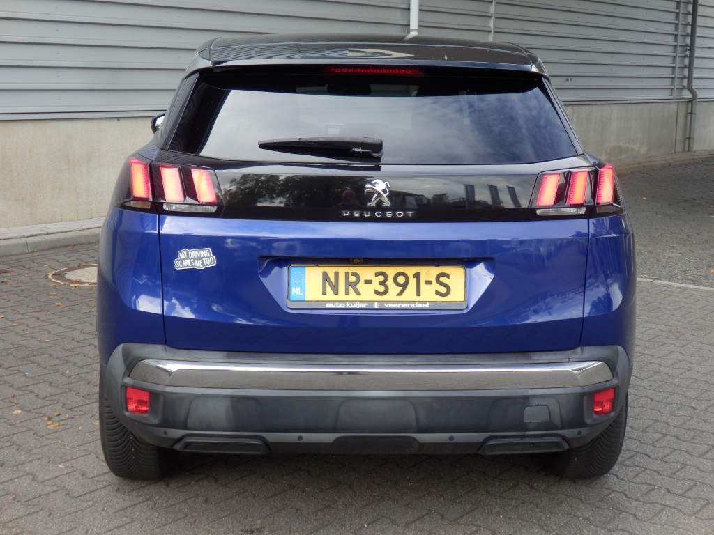 56398957-4.jpg