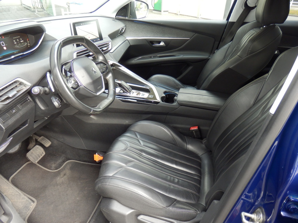 56398957-5.jpg